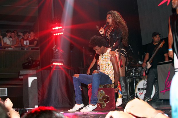 Ludmilla sensualiza em show (Crédito: Gustavo Bresciani/Divulgação)