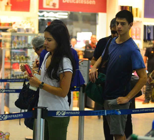 Fátima Bernardes e Família em viagem (Crédito: William Oda / AgNews)