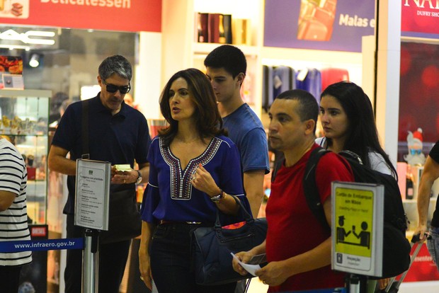 Fátima Bernardes e Família em viagem (Crédito: William Oda / AgNews)