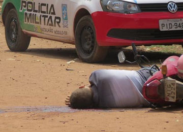 Jovem executado com tiro na cabeça na zona leste de Teresina (Crédito: Divulgação )