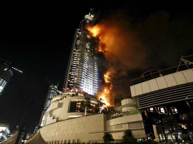 Incêndio atinge um hotel no centro de Dubai,