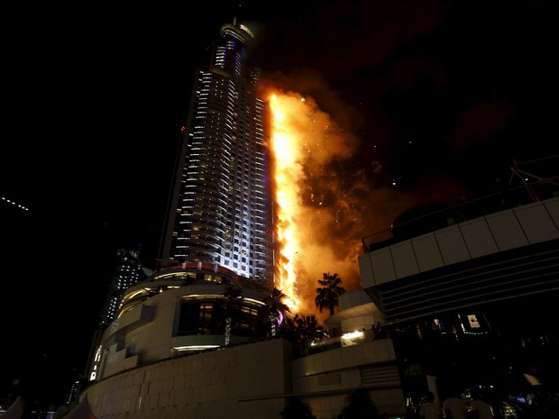 Incêndio atinge um hotel no centro de Dubai