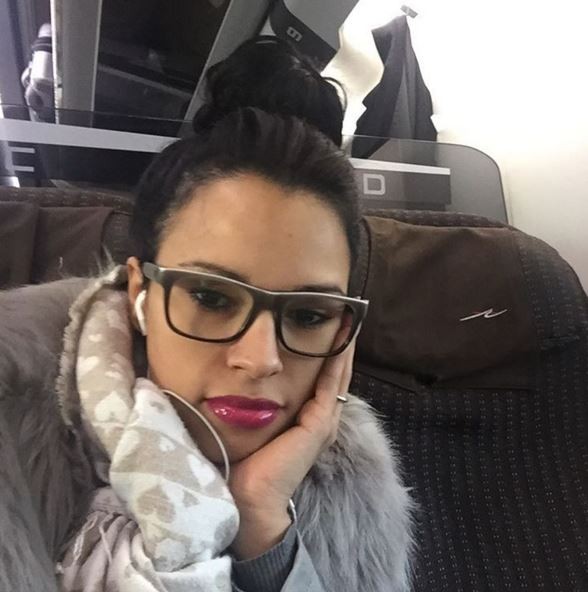 Ariadna causa polêmica ao reclamar sobre pessoa ao seu lado em vôo