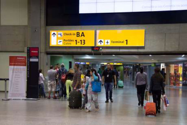 Aeroportos devem receber 6,2% mais voos que 2014 durante o período do carnaval