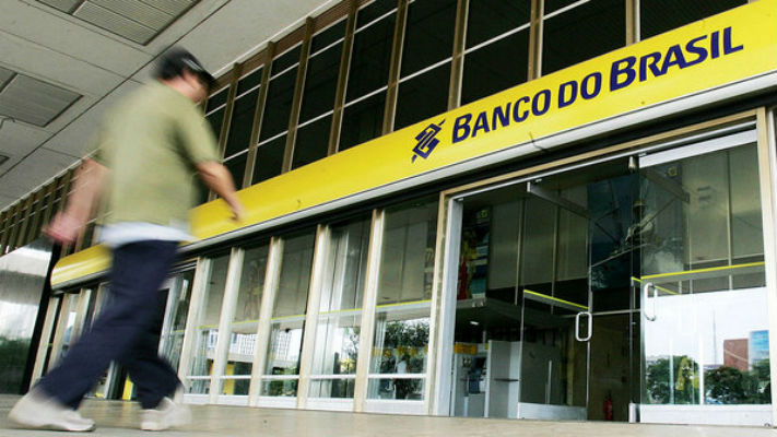Cliente é preso após dizer a funcionária negra que lugar dela era varrendo o chão