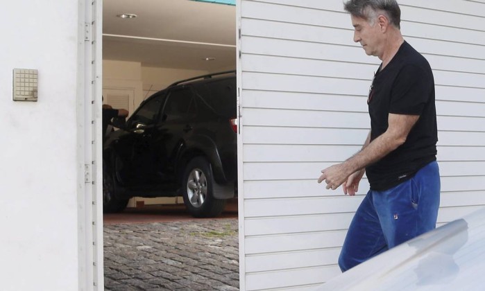 Eike vê Polícia Federal apreender três veículos da casa de Luma de Oliveira no RJ