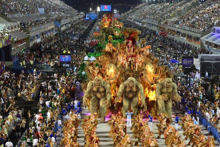 Com enredo polêmico Beija-Flor é eleita a campeã do Carnaval 2015 no Rio de Janeiro
