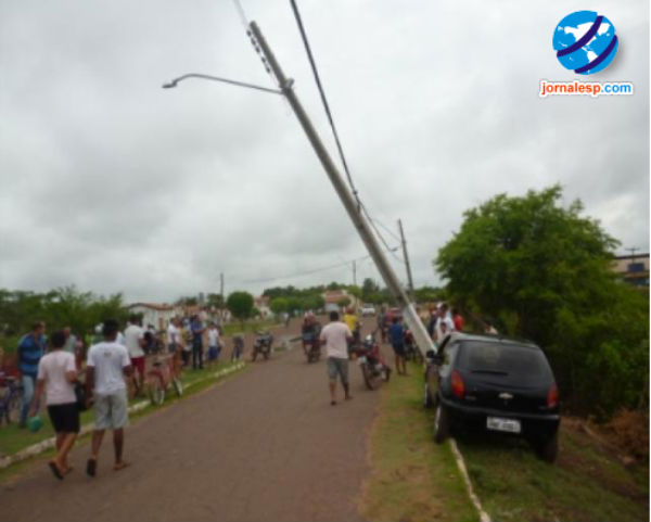 Homem embriagado atropela motociclista e bate em poste em Esperantina