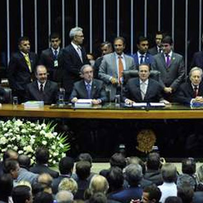 Em mensagem ao Congresso, Dilma diz que ajustes fiscais são necessários para que a economia volte a crescer
