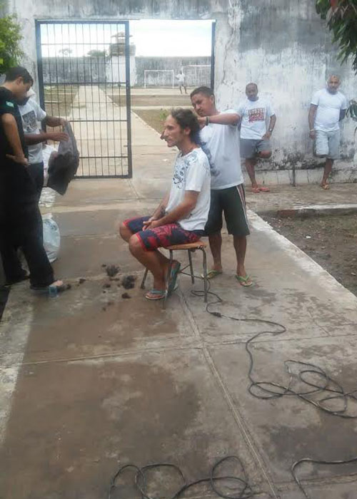 Justiça abre sindicância para apurar divulgação de fotos de Santolia raspando cabeça em penitenciária - Imagem 3