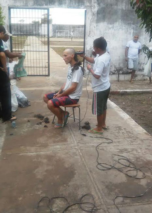Justiça abre sindicância para apurar divulgação de fotos de Santolia raspando cabeça em penitenciária - Imagem 4