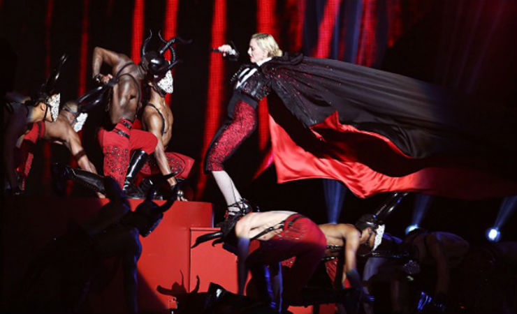 Madonna fala sobre tombaço em premiação e diz que não quis assistir replay: "Um pesadelo"