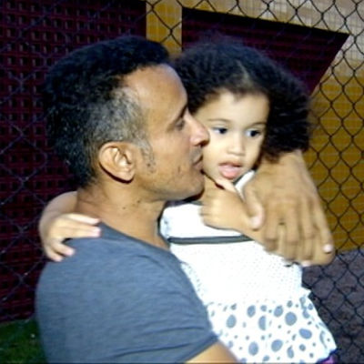 Família se desespera ao chegar à creche e saber que filha já tinha sido pega
