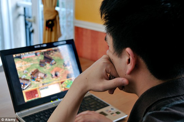 Adolescente corta a própria mão em tentativa de curar vício em internet