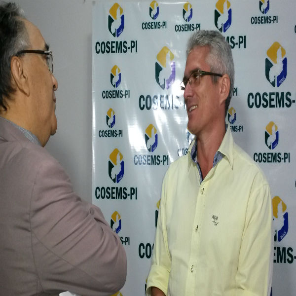 Secretário de Saúde Paulo Rocha participa de seminário promovido pelo Cosems