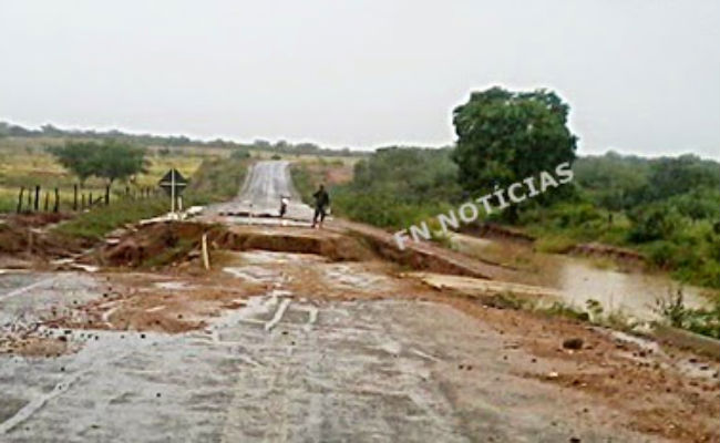 Temporal rompe PI-459 novamente e deixa cidade de Betânia do Piauí isolada