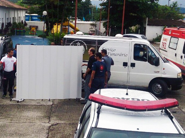 Criança de seis anos morre após ser esquecida dentro do carro pela tia