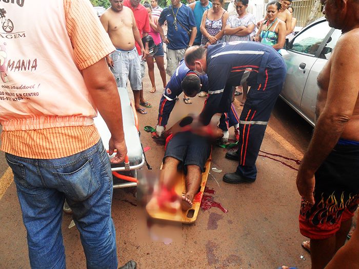 Colisão entre moto e carro deixa cabo do exército em estado grave com os pés dilacerados