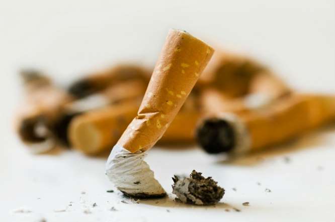 Cigarro mata até 35% das bactérias da boca, aponta pesquisa