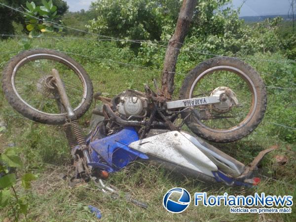 Colisão entre moto e carro deixa uma vítima fatal na cidade de Floriano