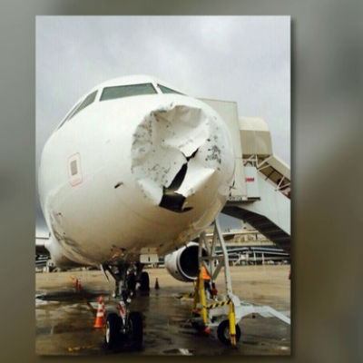 Em turbulência, tempestade de granizo amassa aeronave e provoca pouso de emergência