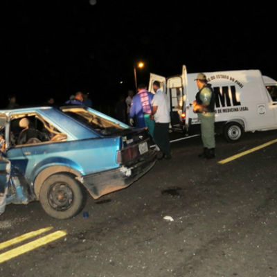 Colisão frontal entre automóveis ocasiona morte imediata dos condutores na BR-343, em Parnaíba