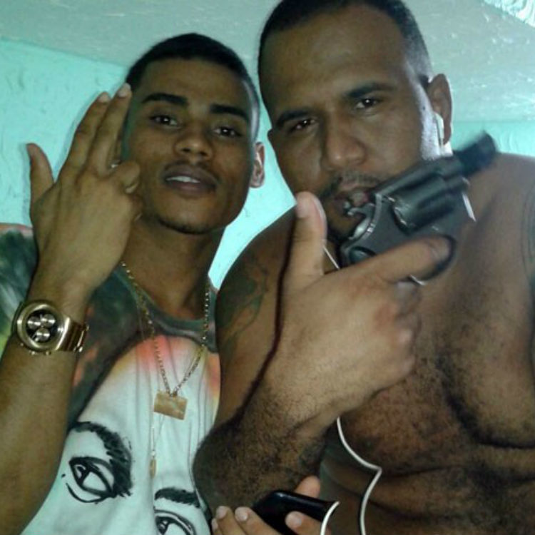 Presos "ostentam" churrasco, bebidas e esteira em penitenciária de Salvador