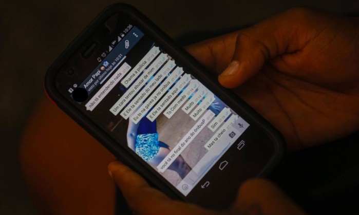Menor é molestada dentro de ônibus e avisa pai pelo WhatsApp