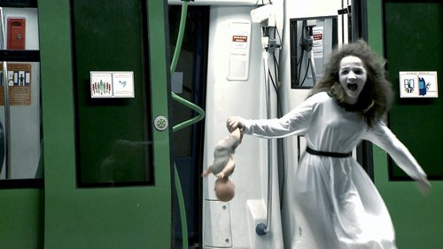 Menina Fantasma aparece no metrô de Fortaleza em nova ...