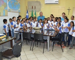Prefeito Bernildo Val recebe a visita de estudantes da zona rural de Buriti dos Lopes