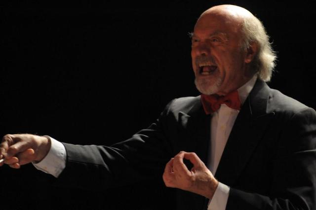 "A música que se ouve no mundo é cada vez pior", diz maestro Júlio Medaglia