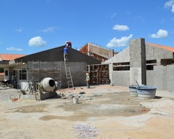 Construção de creche modelo em Buriti dos Lopes com obras adiantadas