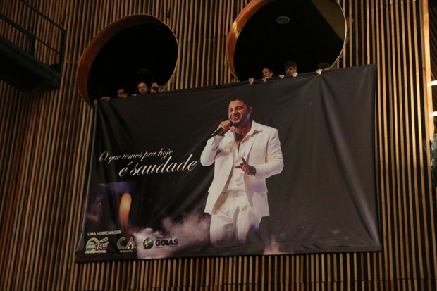 Enterro de Cristiano Araújo e namorada será nesta quinta-feira (25)