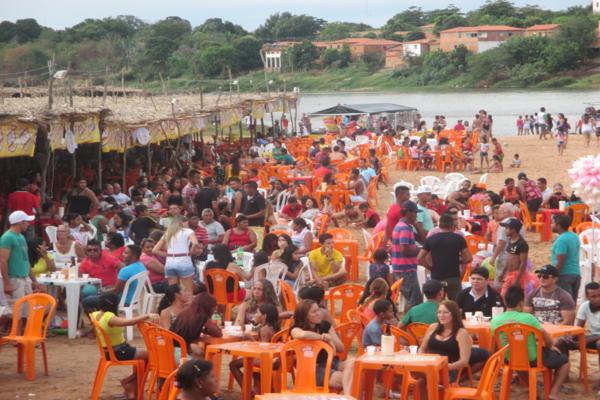 Confira fotos do 1º dia do festival de verão 2015