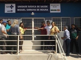 Prefeito Zé Henrique inaugura uma UBS, praça e abastecimento d'água na região do outro lado