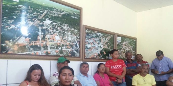 Prefeito Zé Resende se reúne com os donos das 36 casas Minha Casa, Minha Vida, que já estão pronta.