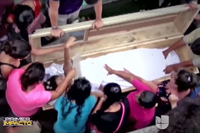Adolescente acorda dentro de caixão com sepultura fechada, vídeo