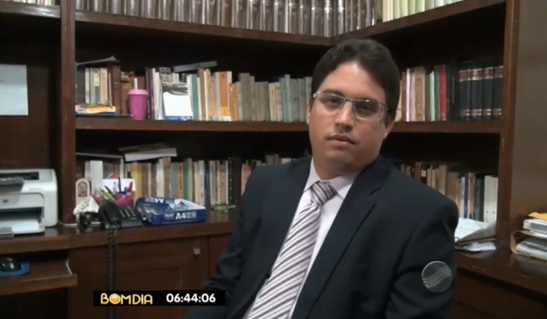 Eugenio é Advogado Contratado Pela Empresa Onibus