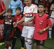 Emerson Sheik revela ter ligado a árbitro para pedir desculpas;veja