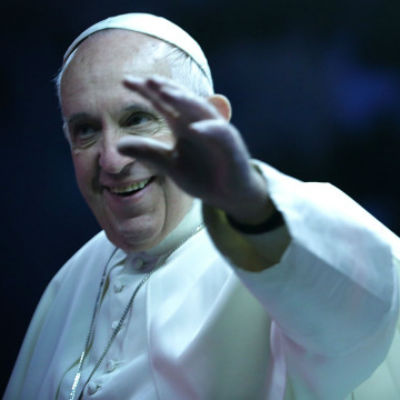 Papa diz que "Deus chora" por vítimas de pedolfilia por padres