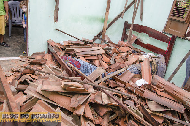 Telhado da casa desmoronou na madrugada (Crédito: Reprodução)