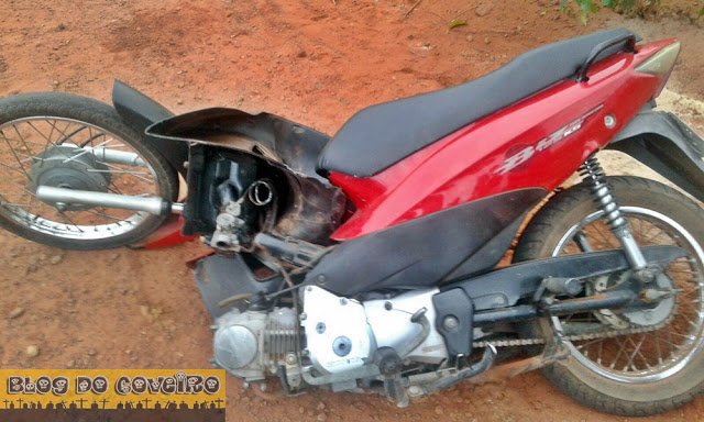 Moto se partiu ao meio sozinha (Crédito: Reprodução)