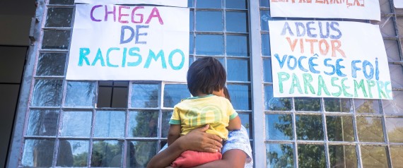 Manifestação após a morte de Vitor (Crédito: Reprodução)
