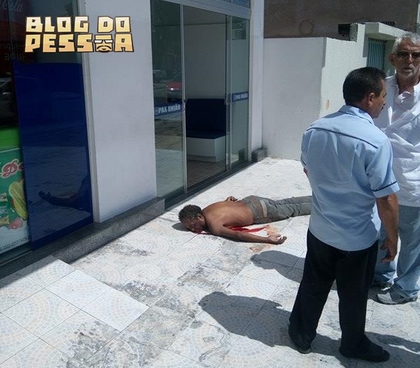 Homem morreu em frente ao hospital (Crédito: Reprodução)