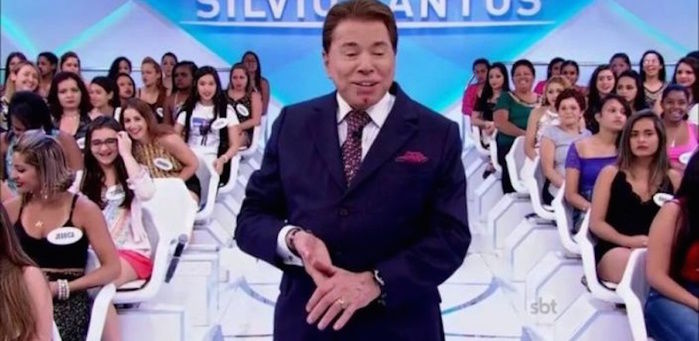 Apresentador teve um sangramento no queixo (Crédito: Reprodução)