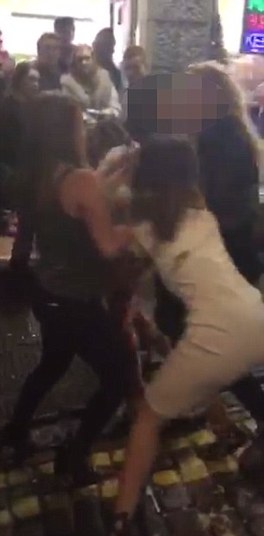 Briga entre mulheres chamou atenção na China (Crédito: Reprodução)