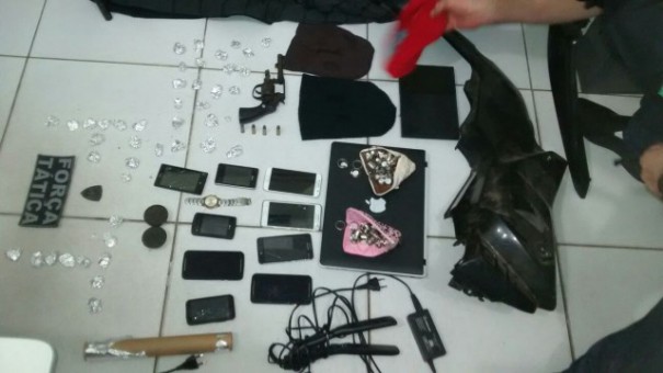 Material apreendido pela polícia em Floriano