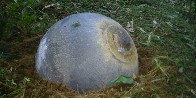 Bolas caem do espaço e moradores do Vietnã temem ataque alienigenas