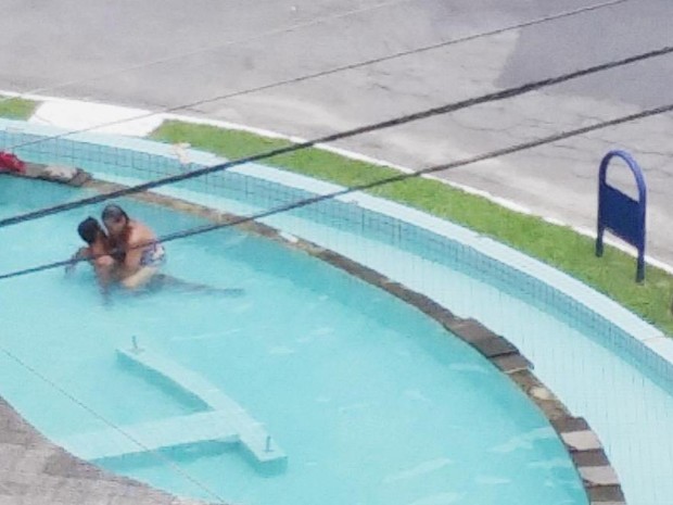 Moradora afirma que flagrou casal fazendo sexo a luz do dia (Crédito: Reprodução)