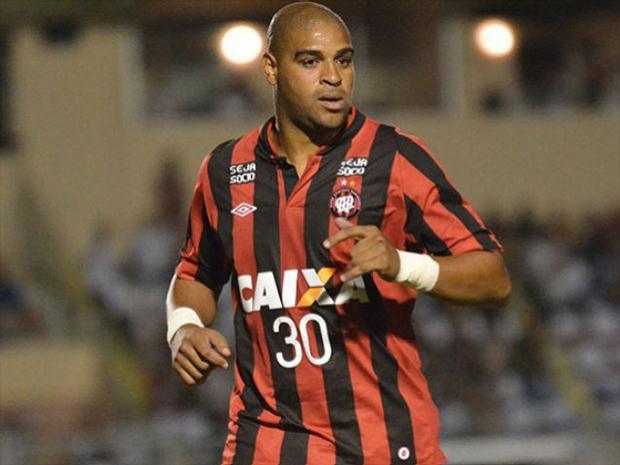 Adriano quando defendia o Furacão